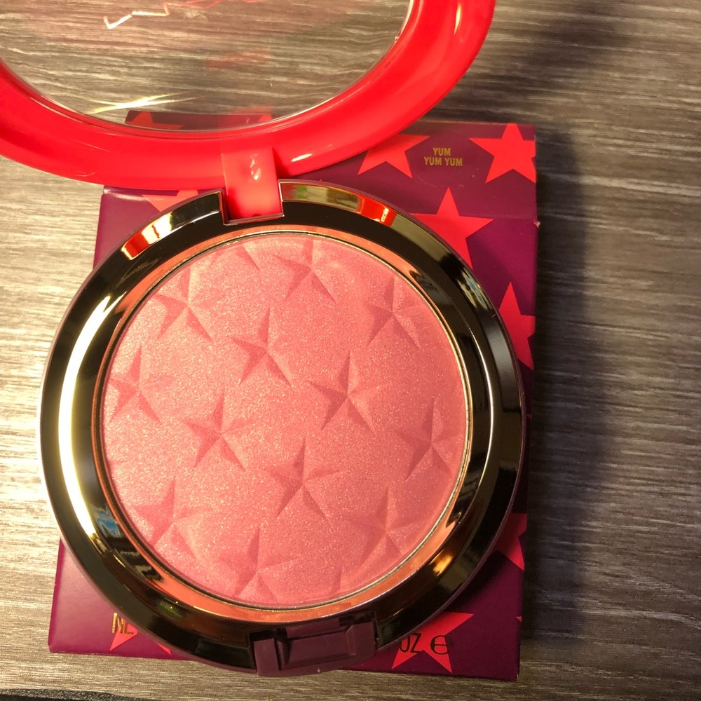 MAC limited edition magic dust powder